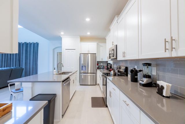 8973 PLAY THROUGH DRIVE, Davenport, FL 33896