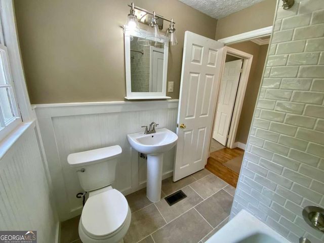 164 Glenn Carrie Road, Hull, GA 30646