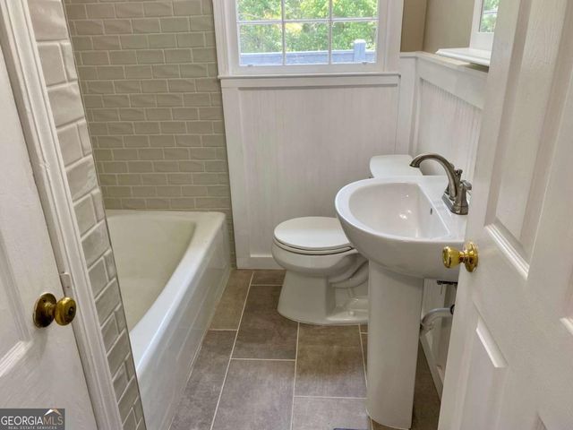 164 Glenn Carrie Road, Hull, GA 30646