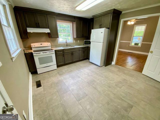 164 Glenn Carrie Road, Hull, GA 30646