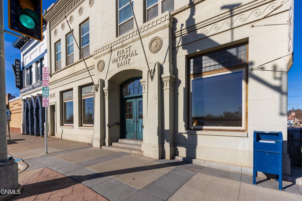 100 Main Street W, Mandan, ND 58554