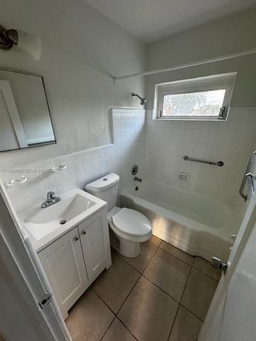 2900 W Flagler St 6, Miami, FL 33135