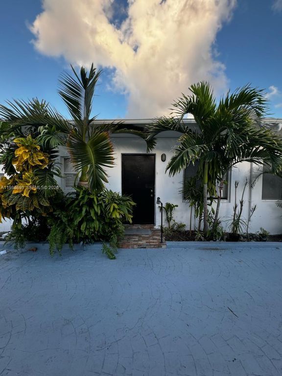 2900 W Flagler St 6, Miami, FL 33135