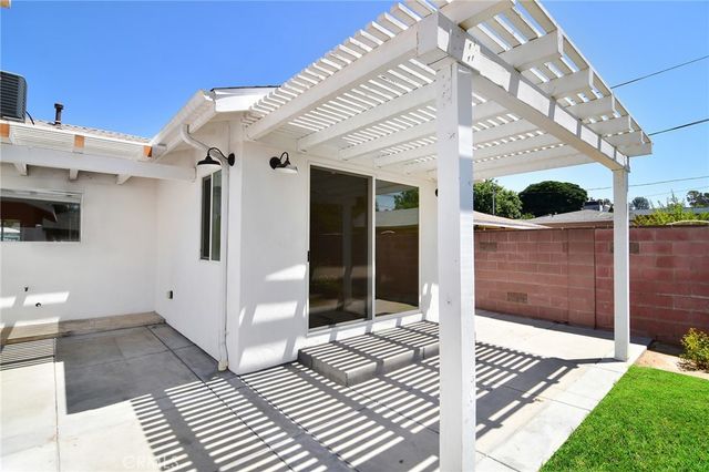 22446 Berdon Street, Woodland Hills, CA 91367