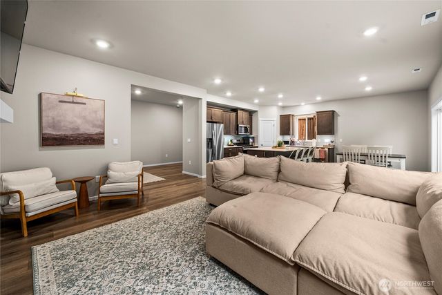 1081 SW Pendleton Way, Port Orchard, WA 98367