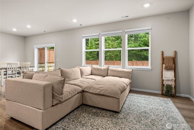 1081 SW Pendleton Way, Port Orchard, WA 98367