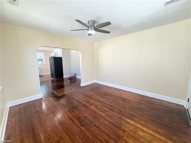 132 Ash AVE, Newport News, VA 23607