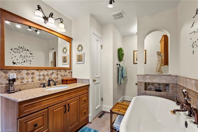 2763 Maplewood Avenue, Winston-salem, NC 27103