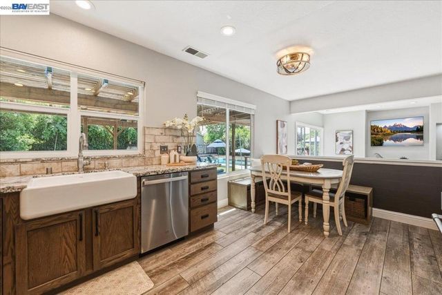 2377 College Ave, Livermore, CA 94550