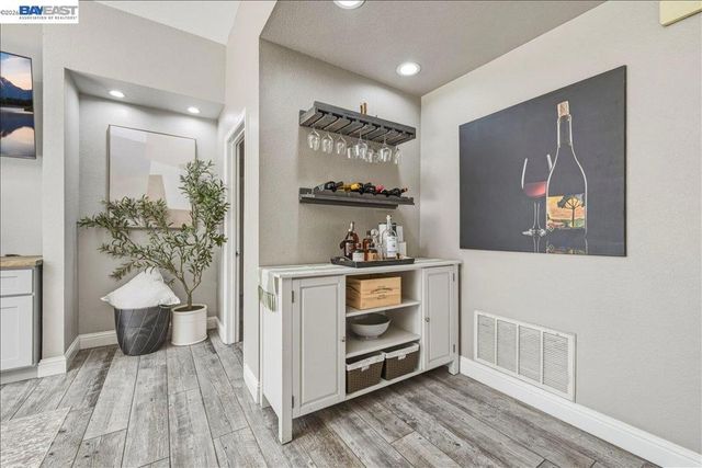2377 College Ave, Livermore, CA 94550