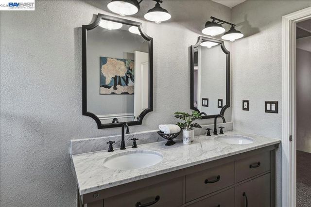 2377 College Ave, Livermore, CA 94550