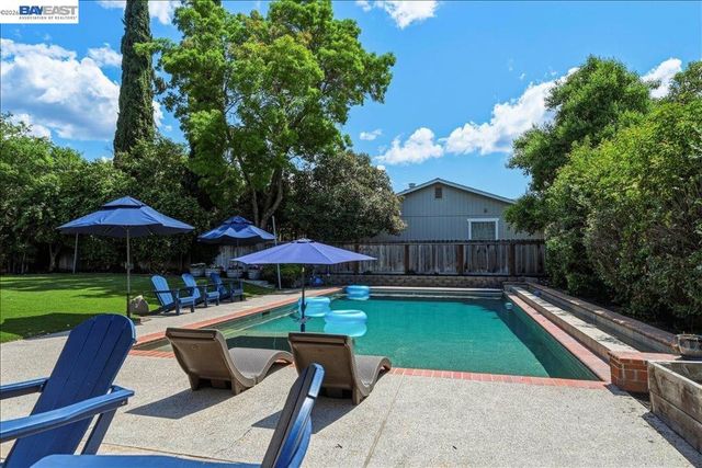 2377 College Ave, Livermore, CA 94550