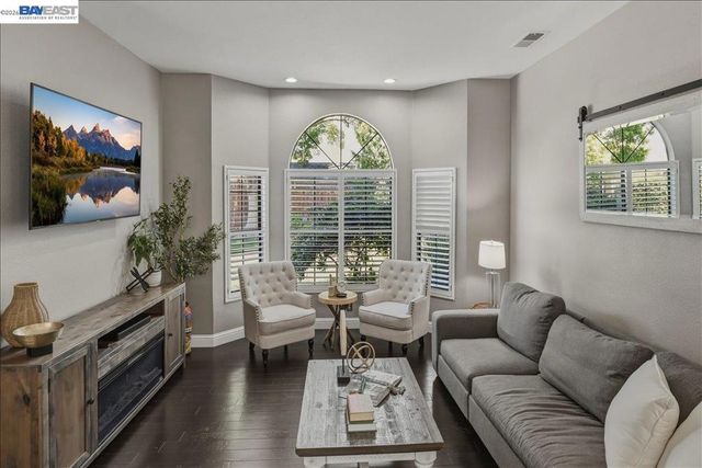 2377 College Ave, Livermore, CA 94550