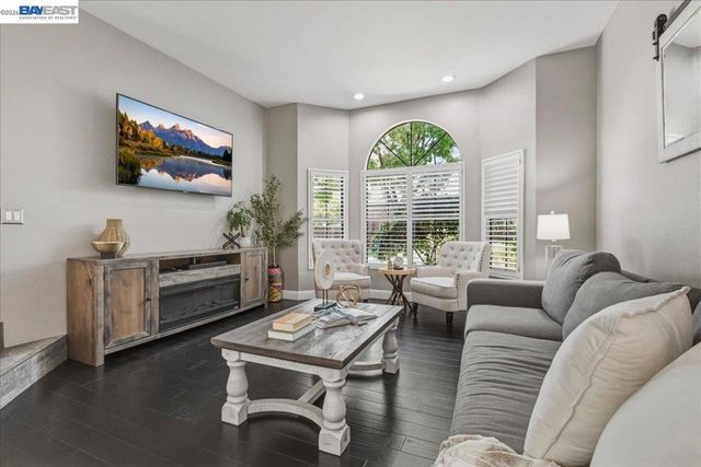 2377 College Ave, Livermore, CA 94550