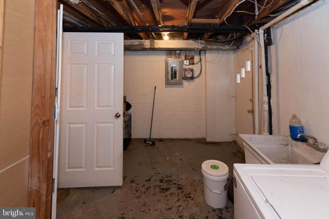 5686 UTRECHT RD, Baltimore, MD 21206