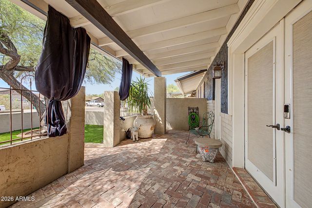 2233 N SUNSET Drive, Mesa, AZ 85215