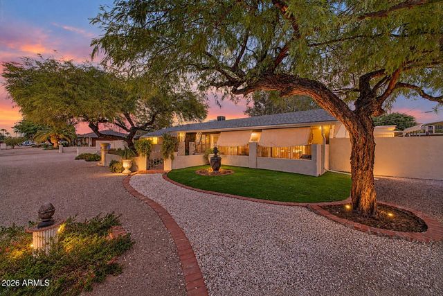2233 N SUNSET Drive, Mesa, AZ 85215