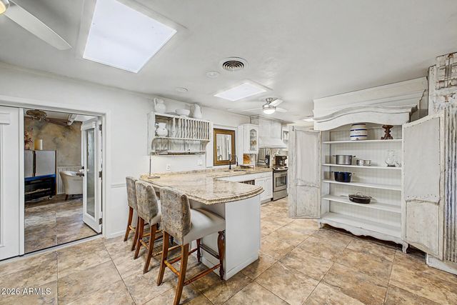 2233 N SUNSET Drive, Mesa, AZ 85215
