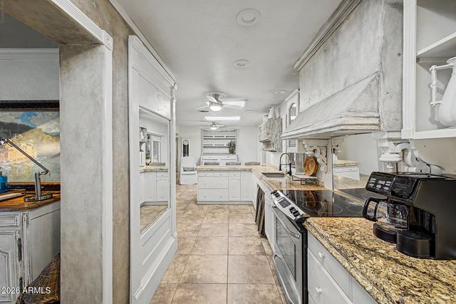 2233 N SUNSET Drive, Mesa, AZ 85215