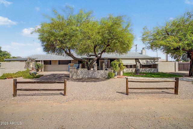 2233 N SUNSET Drive, Mesa, AZ 85215