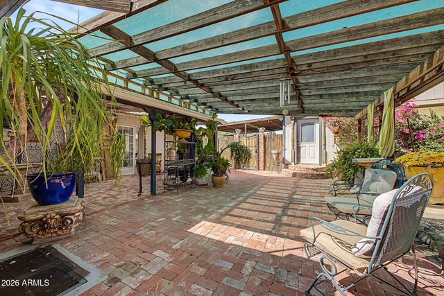 2233 N SUNSET Drive, Mesa, AZ 85215
