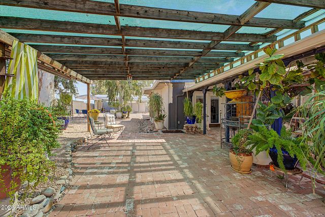 2233 N SUNSET Drive, Mesa, AZ 85215