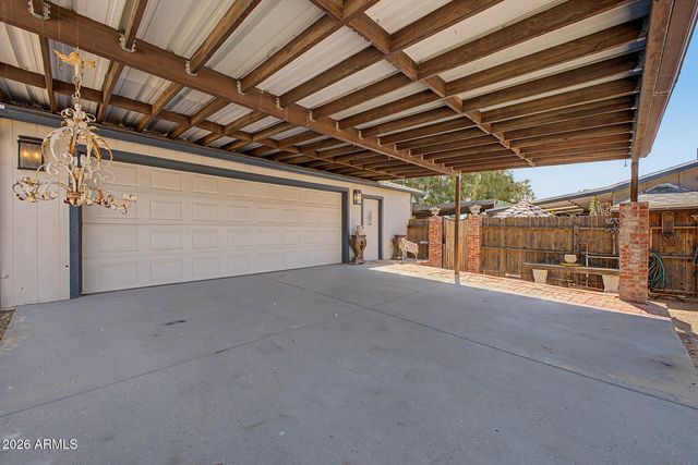2233 N SUNSET Drive, Mesa, AZ 85215
