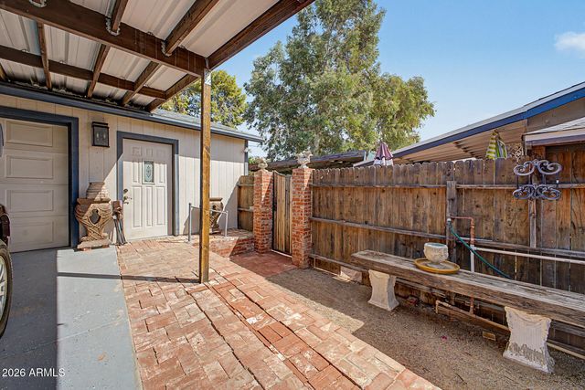 2233 N SUNSET Drive, Mesa, AZ 85215