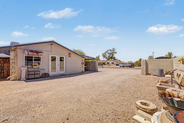 2233 N SUNSET Drive, Mesa, AZ 85215
