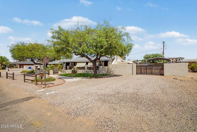 2233 N SUNSET Drive, Mesa, AZ 85215