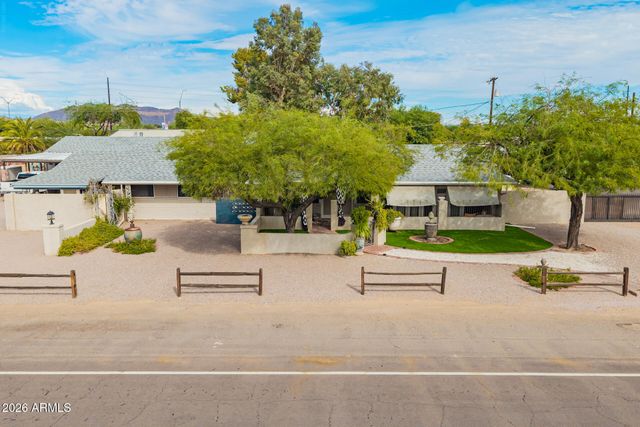 2233 N SUNSET Drive, Mesa, AZ 85215
