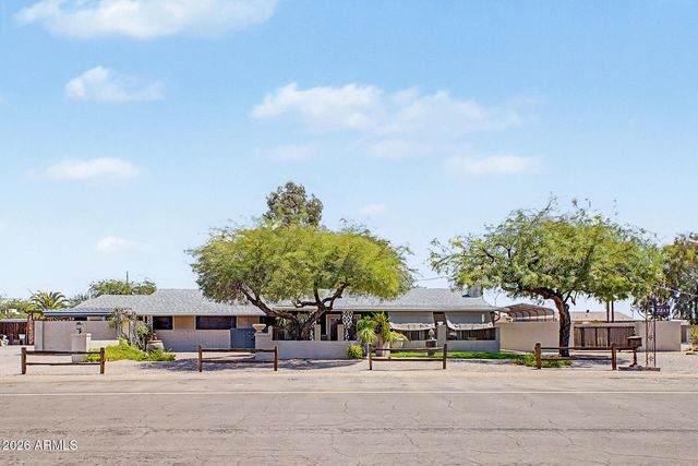 2233 N SUNSET Drive, Mesa, AZ 85215