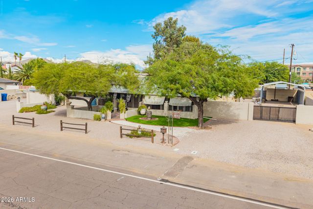 2233 N SUNSET Drive, Mesa, AZ 85215