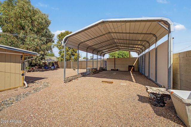 2233 N SUNSET Drive, Mesa, AZ 85215