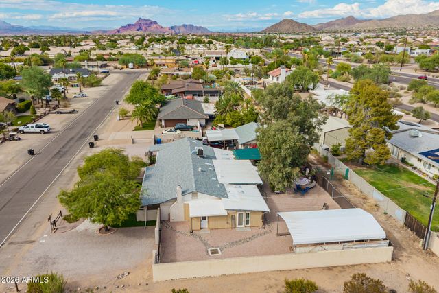 2233 N SUNSET Drive, Mesa, AZ 85215