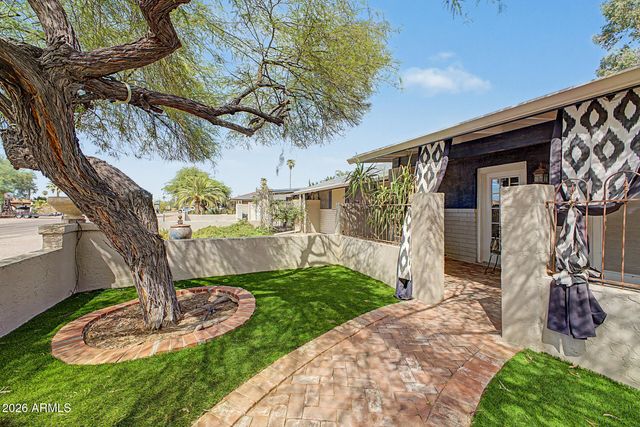 2233 N SUNSET Drive, Mesa, AZ 85215