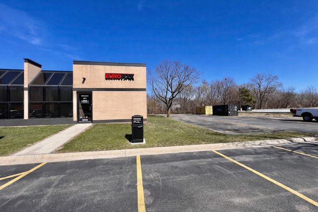 480 W Lake Street 2, Roselle, IL 60172