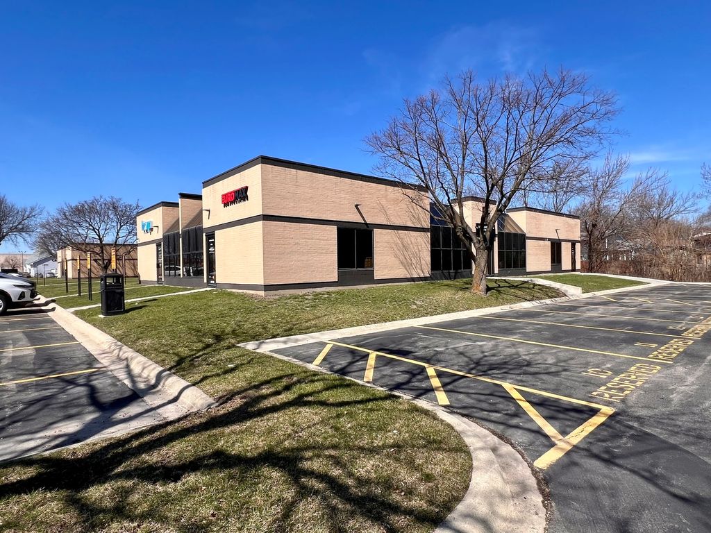 480 W Lake Street 2, Roselle, IL 60172