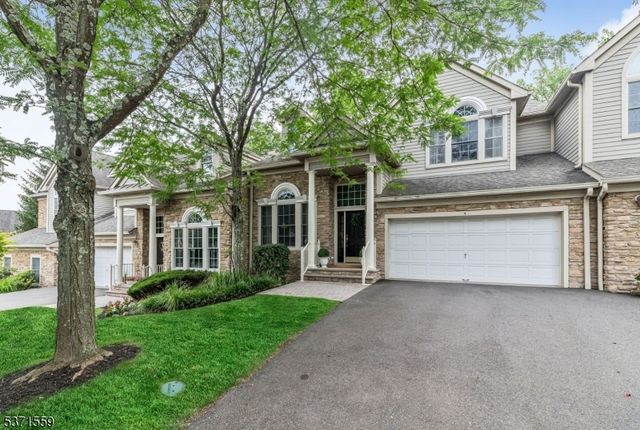 4 Alpine Dr, North Haledon Boro, NJ 07508