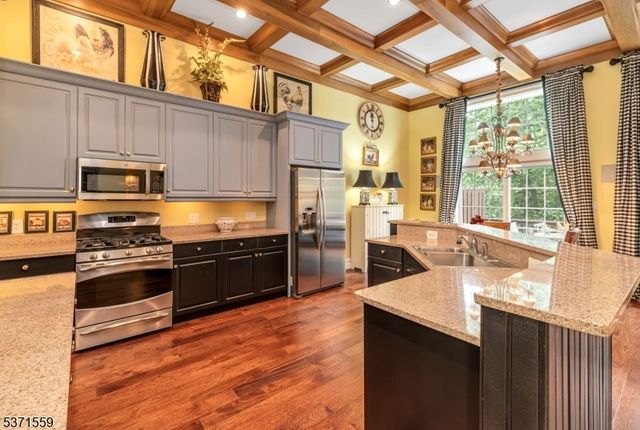 4 Alpine Dr, North Haledon Boro, NJ 07508