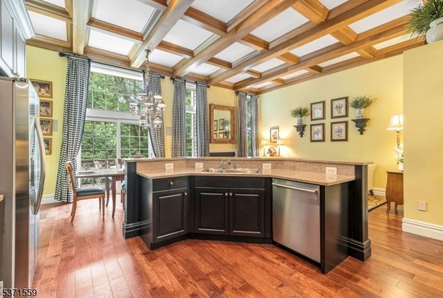 4 Alpine Dr, North Haledon Boro, NJ 07508