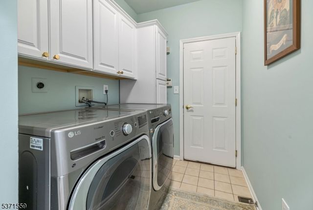 4 Alpine Dr, North Haledon Boro, NJ 07508