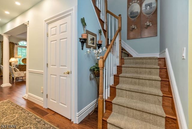 4 Alpine Dr, North Haledon Boro, NJ 07508