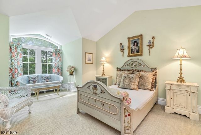 4 Alpine Dr, North Haledon Boro, NJ 07508