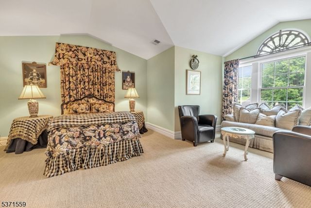 4 Alpine Dr, North Haledon Boro, NJ 07508