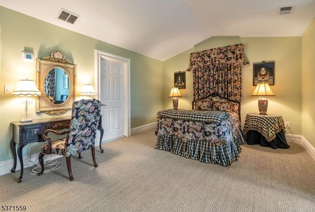 4 Alpine Dr, North Haledon Boro, NJ 07508
