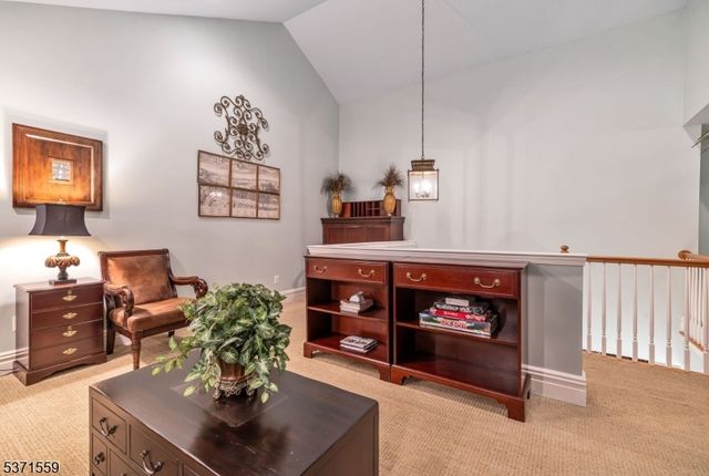 4 Alpine Dr, North Haledon Boro, NJ 07508