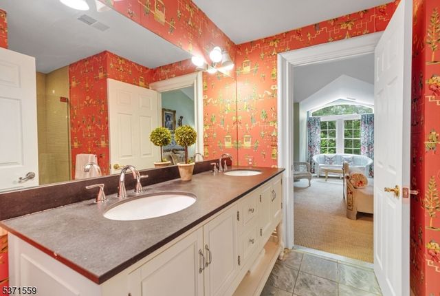 4 Alpine Dr, North Haledon Boro, NJ 07508