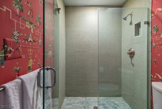 4 Alpine Dr, North Haledon Boro, NJ 07508