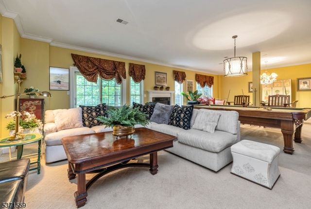 4 Alpine Dr, North Haledon Boro, NJ 07508